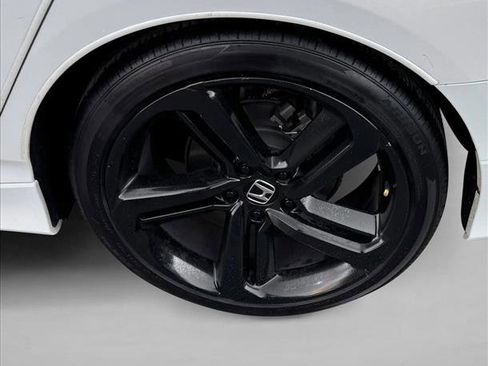 Used 2018 Honda Accord Sport image 9