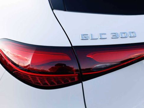 Used 2026 Mercedes-Benz GLC 300 4MATIC image 9