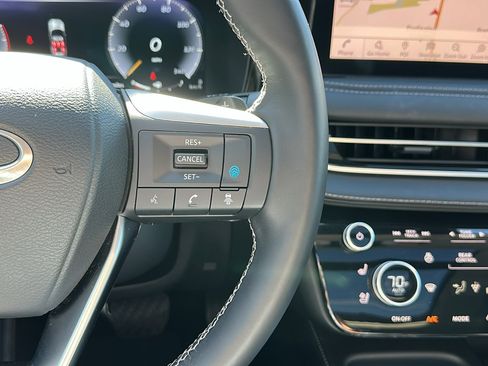 Certified 2025 INFINITI QX60 Sensory image 16