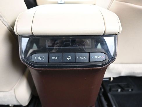 Used 2022 Toyota Highlander XLE image 16