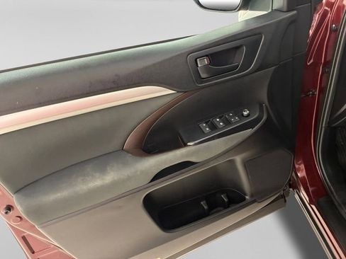 Used 2019 Toyota Highlander LE image 13