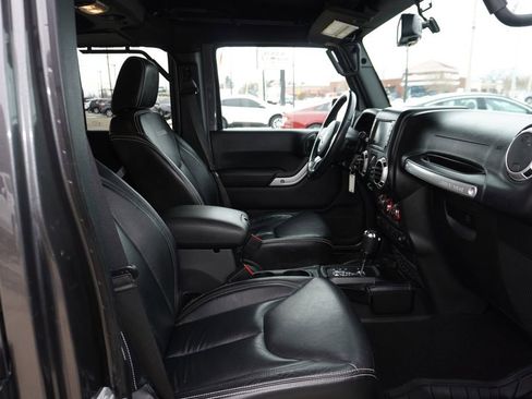 Used 2018 Jeep Wrangler Unlimited Sahara w/ Max Tow Package image 30