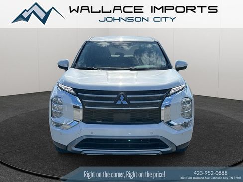 Used 2025 Mitsubishi Outlander AWD image 8
