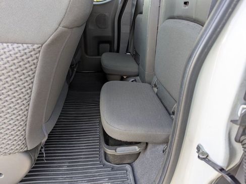 Used 2019 Nissan Frontier SV image 12