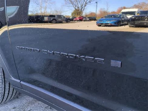 New 2025 Jeep Grand Cherokee L Altitude image 13