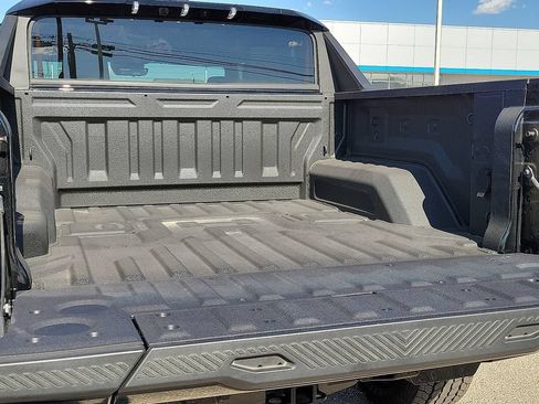 New 2025 GMC Hummer EV 2X AWD/4WD image 17