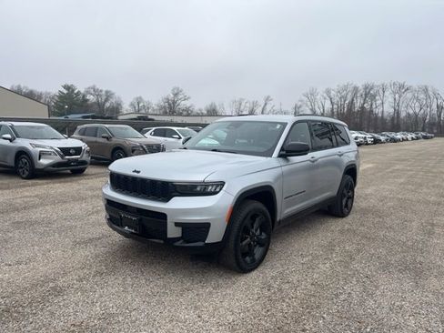 Used 2023 Jeep Grand Cherokee L Laredo image 9