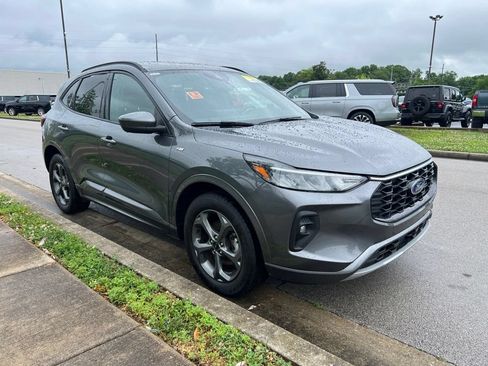 Used 2023 Ford Escape ST-Line Select w/ Tech Pack #1 AWD/4WD image 2