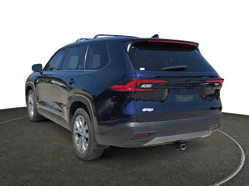 Used 2025 Toyota Grand Highlander FWD image 3