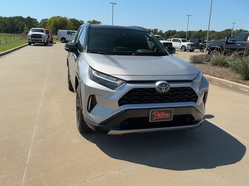 Used 2022 Toyota RAV4 XSE AWD/4WD image 4