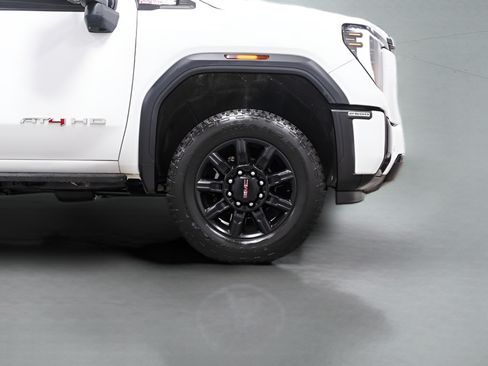 Used 2024 GMC Sierra 2500 AT4 w/ AT4 Premium Plus Package AWD/4WD image 7
