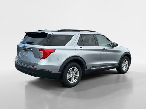 Used 2020 Ford Explorer XLT AWD/4WD image 5
