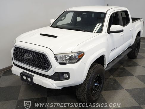 Used 2018 Toyota Tacoma TRD Sport w/ Technology Package RWD image 20