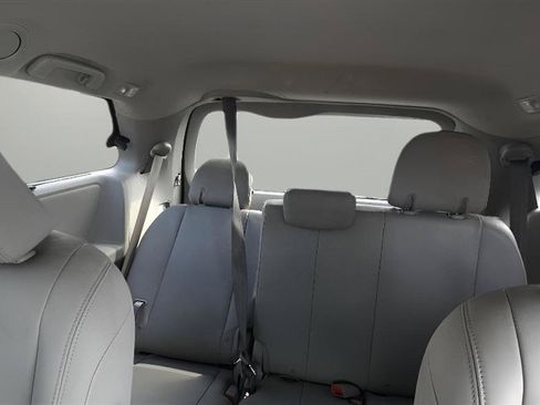 Used 2017 Toyota Sienna XLE Premium w/ Outdoor Package AWD/4WD image 29