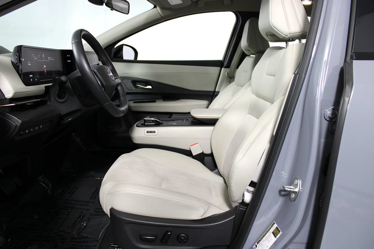 Used 2024 Nissan Ariya FWD image 7