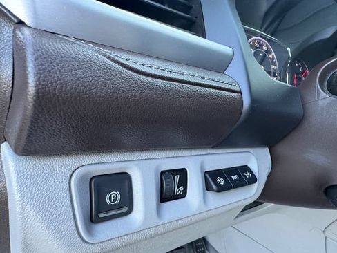Used 2021 GMC Acadia SLT w/ Technology Package FWD image 6