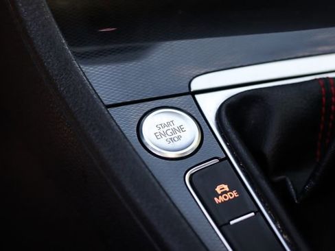 Used 2016 Volkswagen GTI SE image 41