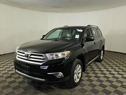 Used 2012 Toyota Highlander SE w/ Tow Pkg image 4