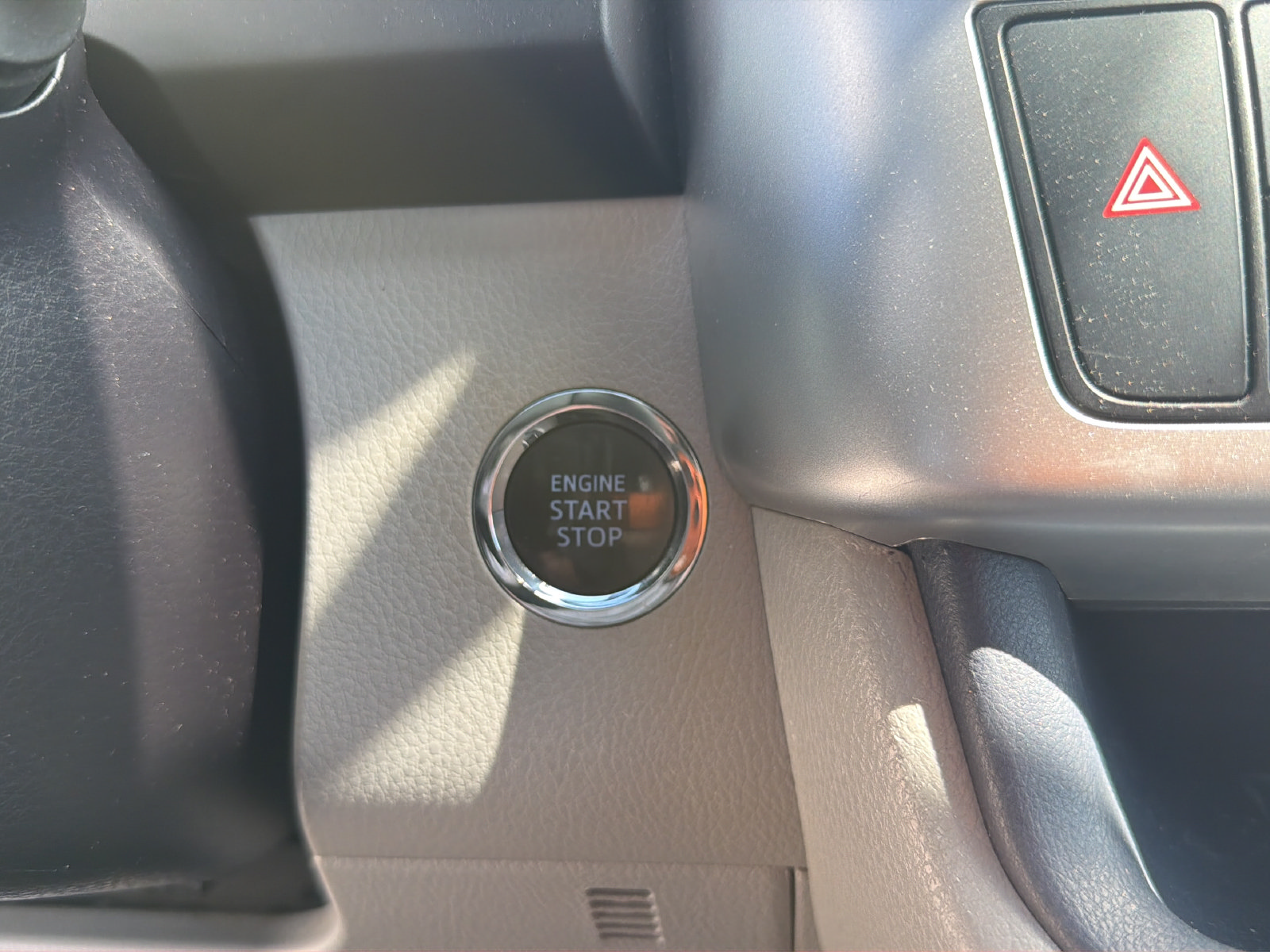 Used 2016 Toyota Highlander Limited Platinum FWD image 28