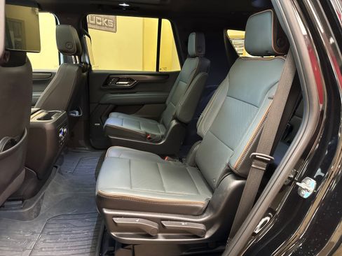 Used 2025 GMC Yukon AT4 w/ AT4 Premium Plus Package AWD/4WD image 12