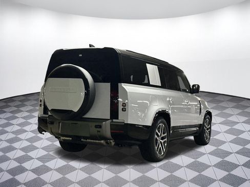 Used 2025 Land Rover Defender 130 X-Dynamic SE AWD/4WD image 8