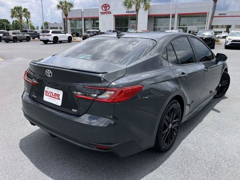 Certified 2025 Toyota Camry SE FWD image 5