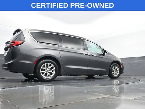 Used 2023 Chrysler Pacifica Touring-L FWD image 27