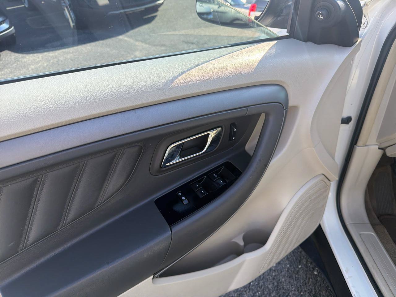 Used 2012 Ford Taurus SEL FWD image 14