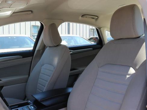 Used 2020 Ford Fusion SE w/ Fleet SE Value Package FWD image 9