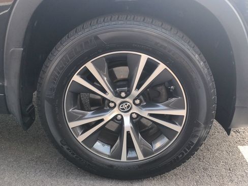 Used 2016 Toyota Highlander XLE AWD/4WD image 10