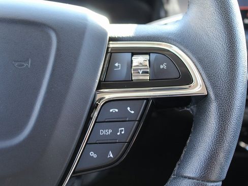 Used 2023 Lincoln Nautilus AWD w/ Premium Package image 11