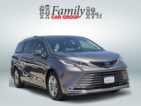 Used 2021 Toyota Sienna Limited FWD image 2
