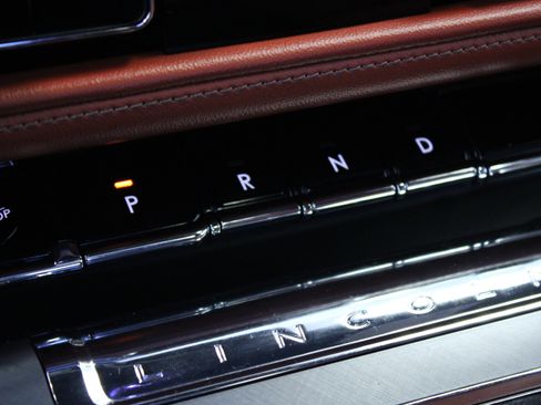 Used 2025 Lincoln Aviator Reserve w/ Luxury Package image 24