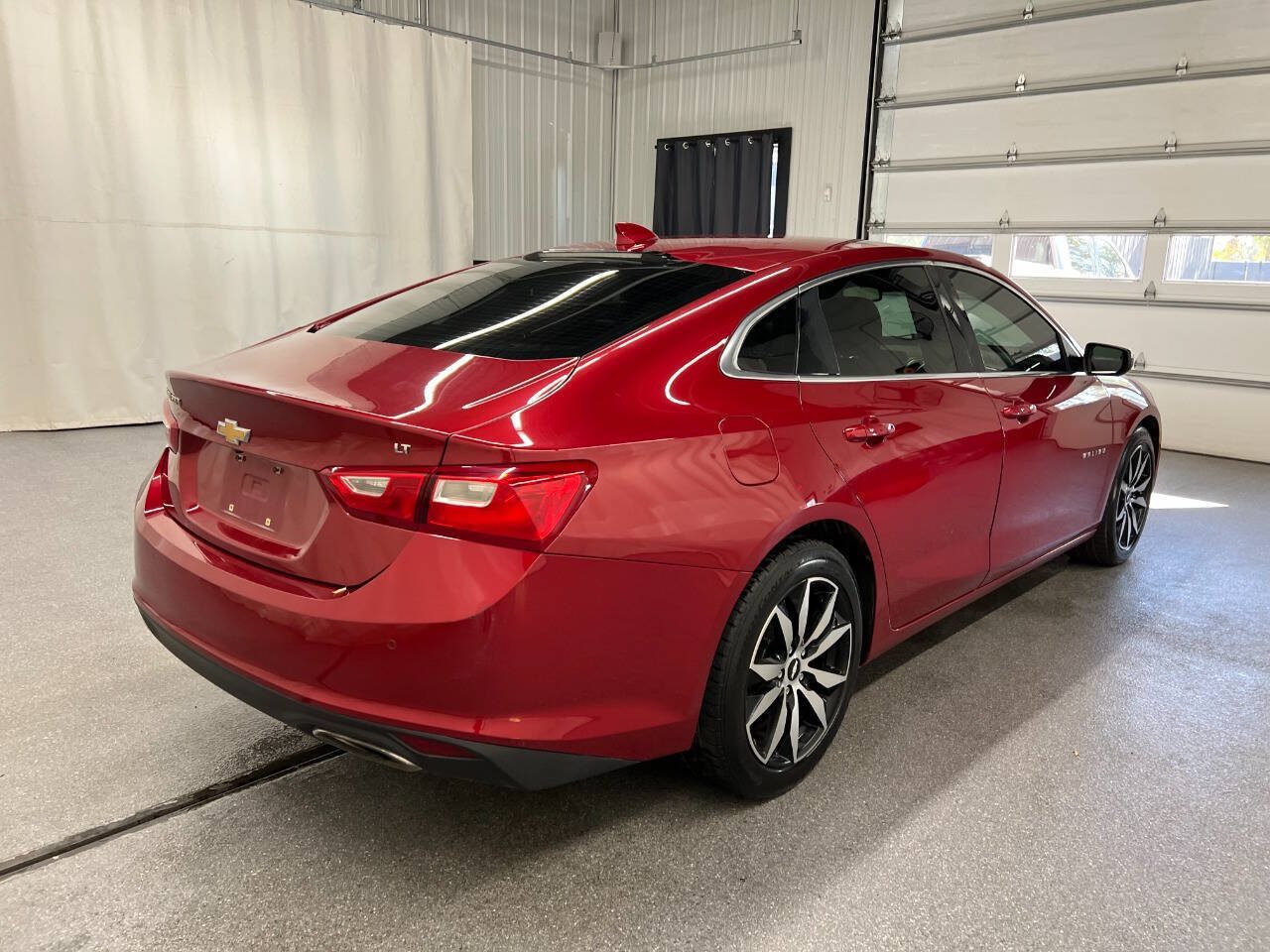 Used 2016 Chevrolet Malibu LT FWD image 4
