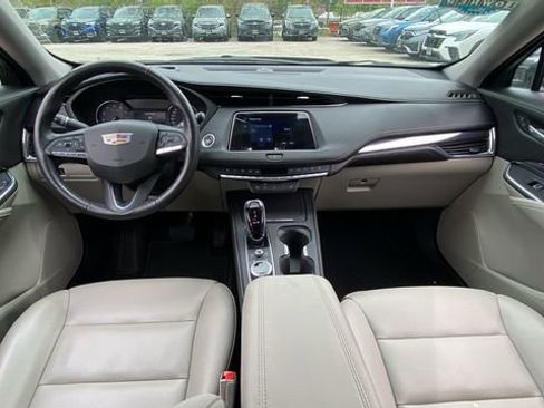 Used 2023 Cadillac XT4 Luxury AWD/4WD image 13