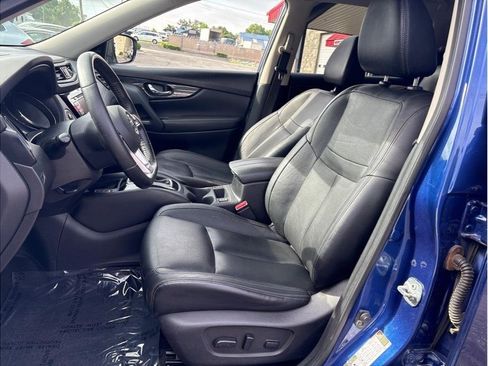 Used 2018 Nissan Rogue SL w/ Premium Package image 13