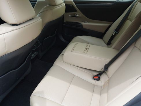 Used 2019 Lexus ES 350 w/ Premium Package FWD image 11