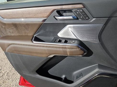 New 2026 GMC Acadia Denali Ultimate w/ LPO, Floor Liner Package image 13