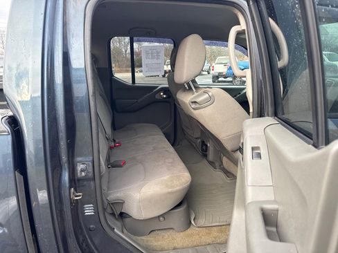 Used 2014 Nissan Frontier SV image 13