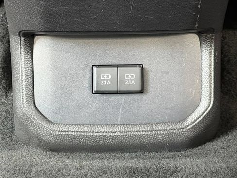 Used 2021 Toyota Highlander XLE AWD/4WD image 26