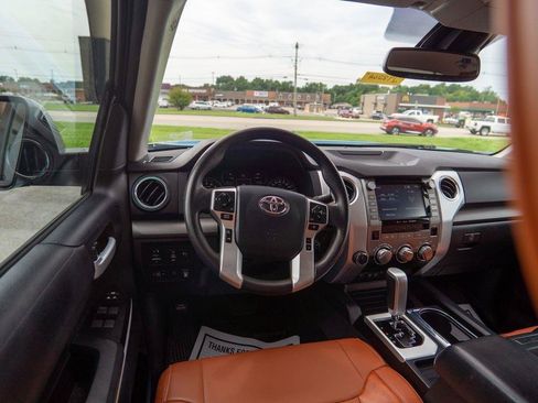 Used 2020 Toyota Tundra SR5 w/ SR5 Convenience Package AWD/4WD image 12