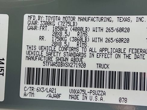 Used 2025 Toyota Tundra Platinum w/ TRD Off-Road Package AWD/4WD image 29