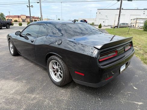 Used 2016 Dodge Challenger SRT Hellcat RWD image 7