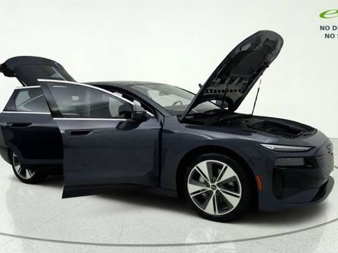 Used 2025 Audi A6 e-tron Premium Plus w/ Premium Plus RWD image 10