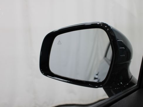 Used 2023 Kia Carnival EX FWD image 9