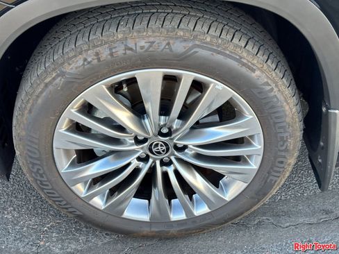 Certified 2026 Toyota Highlander Platinum AWD/4WD image 8
