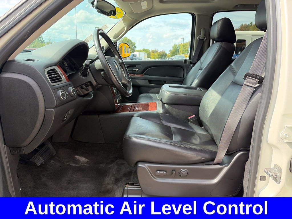 Used 2013 Chevrolet Avalanche LTZ AWD/4WD image 10