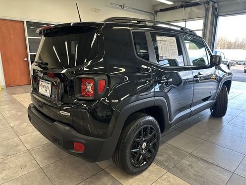 Used 2022 Jeep Renegade Latitude w/ Convenience Group AWD/4WD image 12