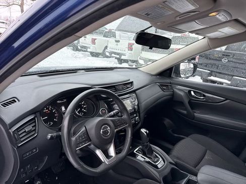 Used 2017 Nissan Rogue SV image 10