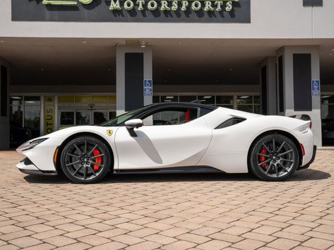 Used 2022 Ferrari SF90 Stradale AWD/4WD image 31